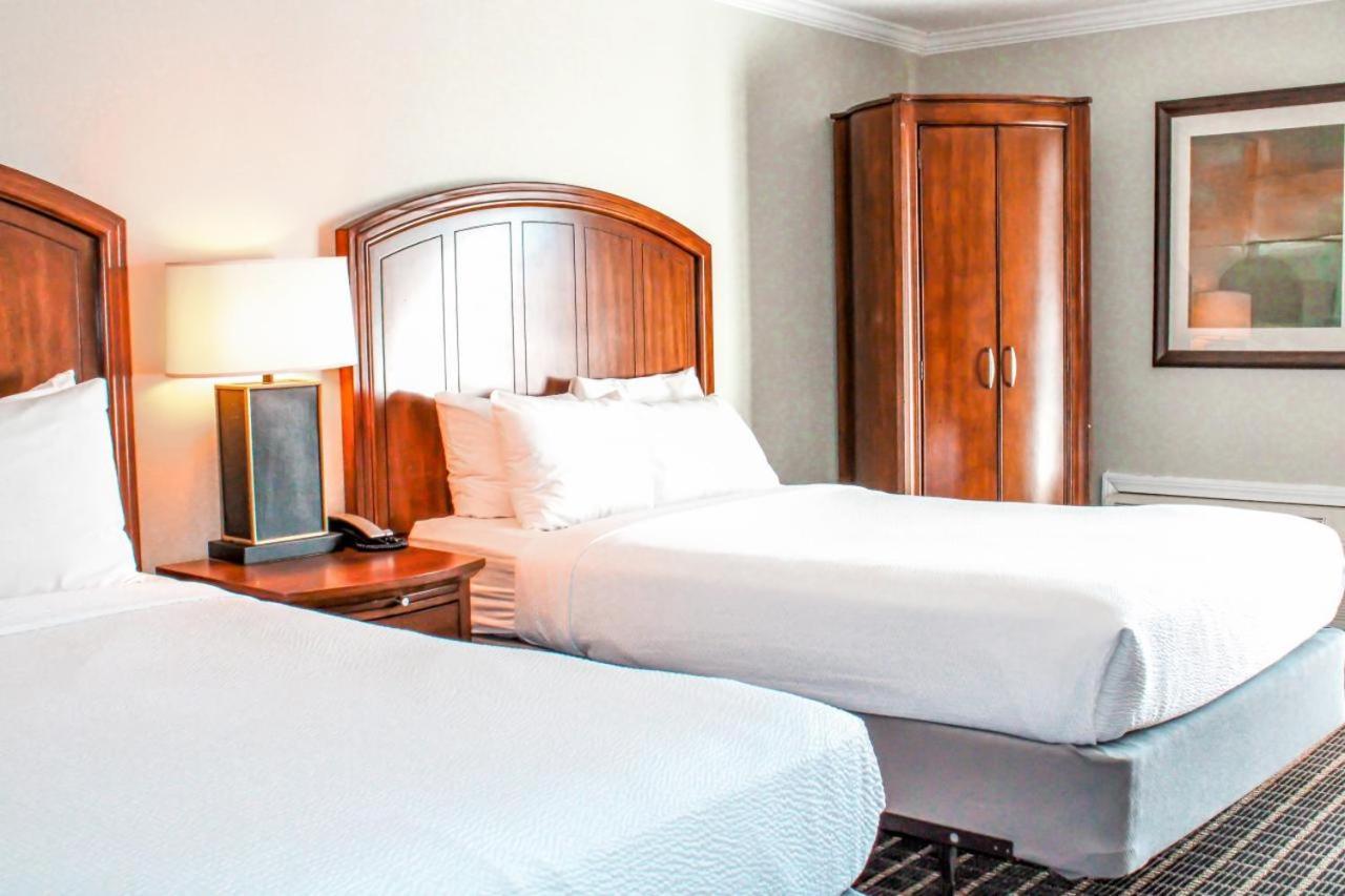 Cape Cod Irish Village - The Emerald Resort 반스터블 외부 사진
