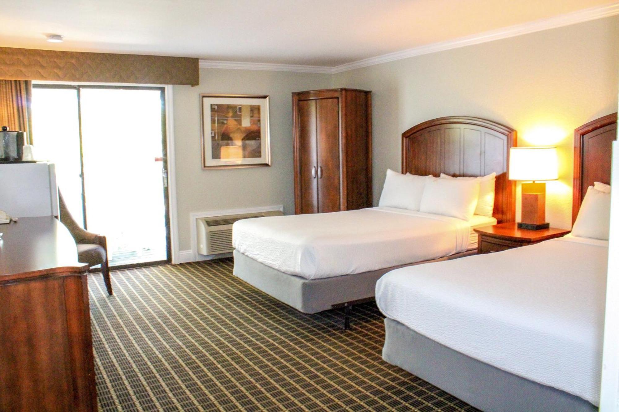 Cape Cod Irish Village - The Emerald Resort 반스터블 외부 사진